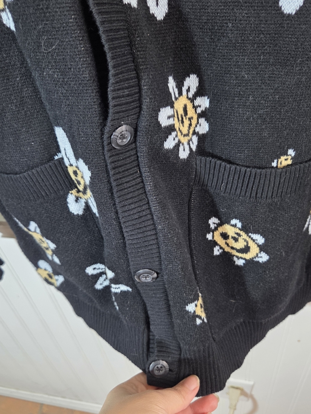 Vans Men’s Large Black Smiley Daisy Cardigan Sweater Cotton V Neck Button Front - Picture 8 of 13
